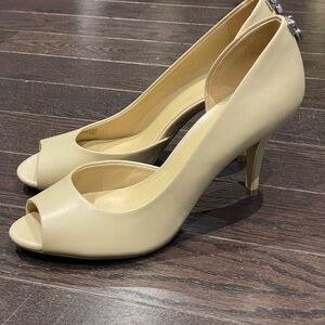 Michael Kors Nude Pumps – Silver MK Charm – New (No Box)